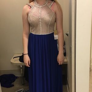Flowy navy blue prom dress